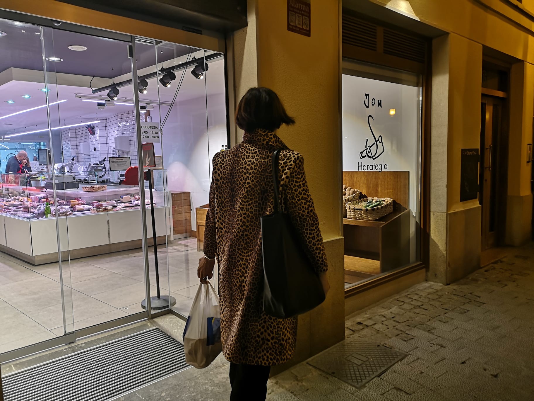Euskararen erabilera indartu gura da merkatariekin batera