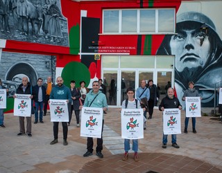 Europak Israelekin duen Elkartze Akordioa eteteko sinadura bilketa abiatu du Debagoieneko EH Bilduk