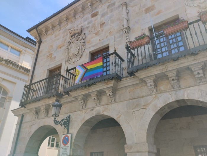 Harrotasunaren Egunerako adierazpen instituzionala, pertsona guztiak "askatasunez" bizitzeko