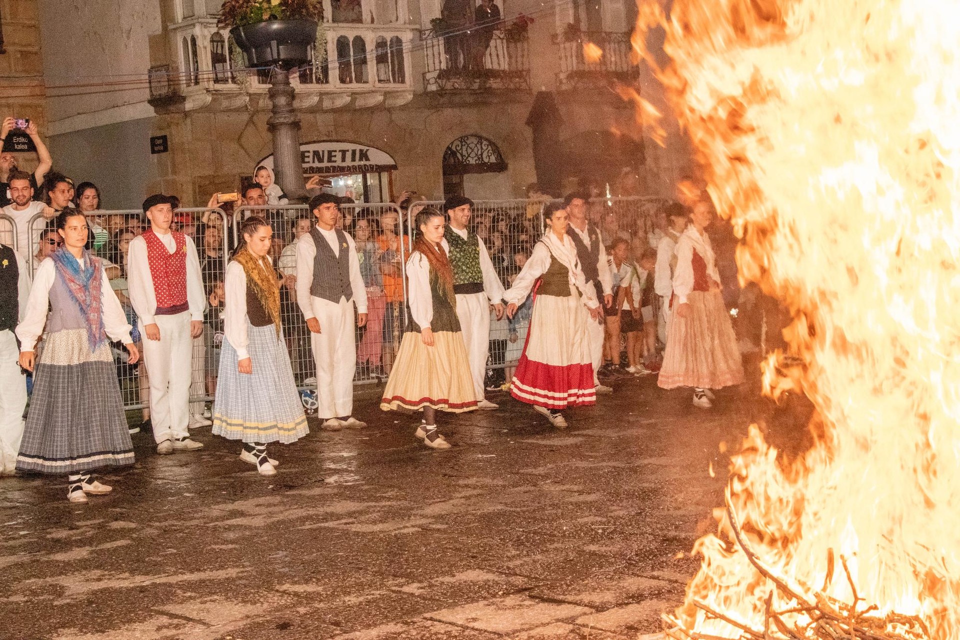Asteburu betea dute aurretik arrasatearrek