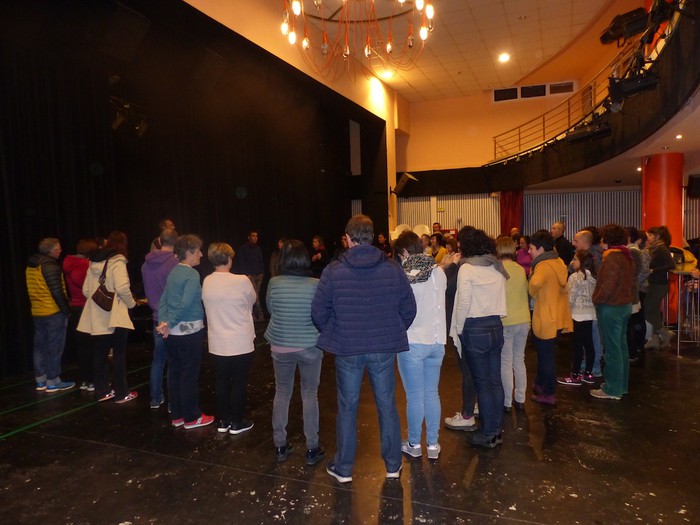 Giro bikainean, Okzitaniako dantzak ikasten - 1