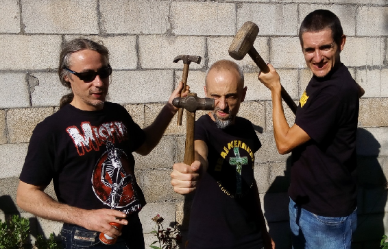 Josu Arteaga: "Zirikatzeko eta adarra jotzeko da rock-and-rolla"