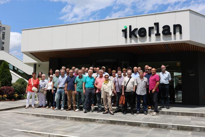 Ikerlanen bisitan izan dira erretiratutako langileak
