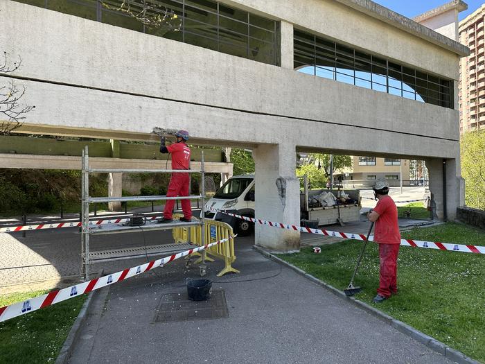 Union Cerrajerako arkua konpontzen hasi dira