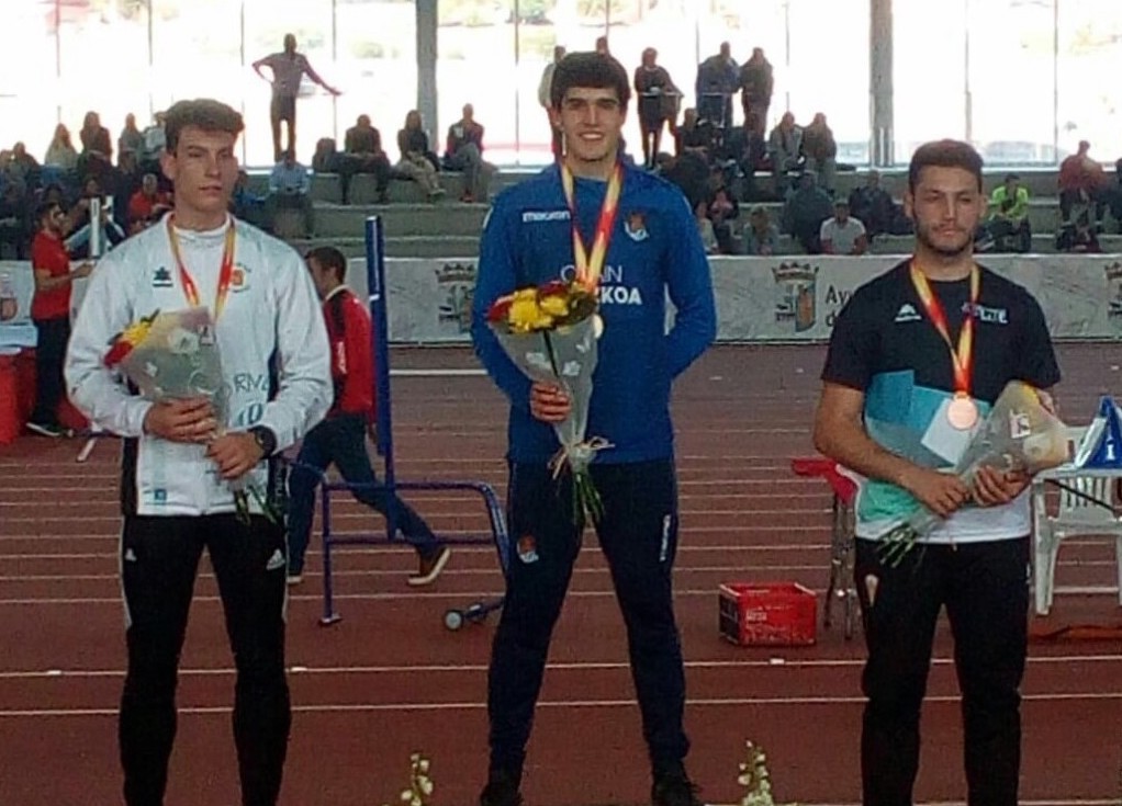 Arrasate atletiko taldeak hainbat sari lortu ditu, Salamanka eta Anoetan