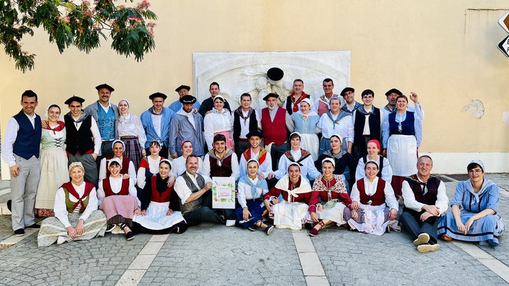 Hainbat sarirekin eta "oso pozik" itzuli da Ganbara Provenzatik