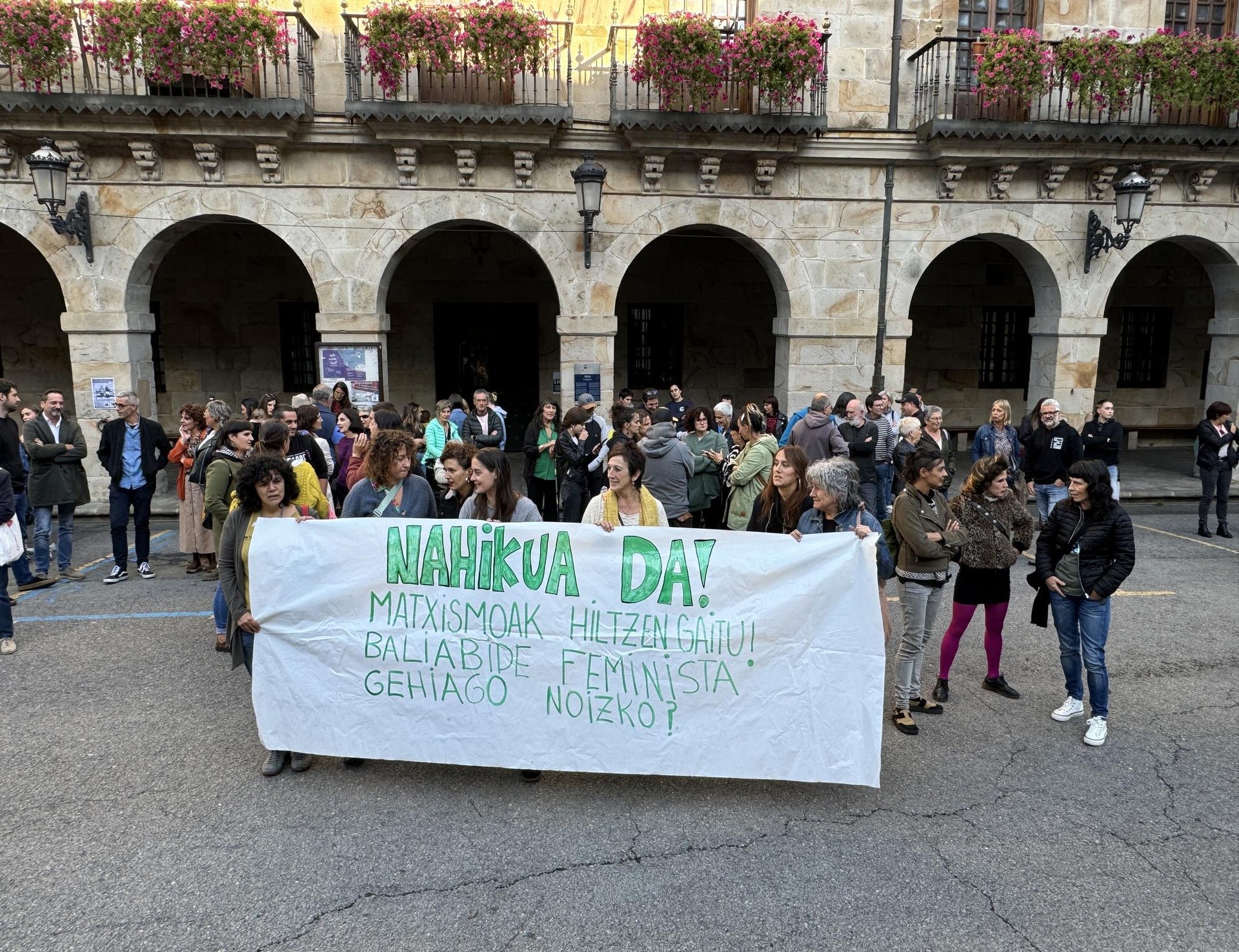 Iruñeko hilketa salatzeko elkarretaratzea deitu dute Debagoieneko hainbat herritan