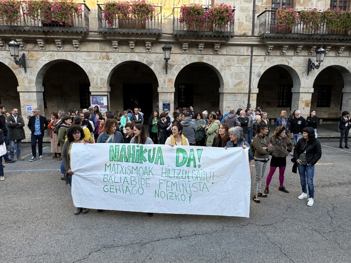 Indarkeria matxista "lehen mailako arazo sozial eta politikotzat" hartua izan dadin eskatu dute Bergaran