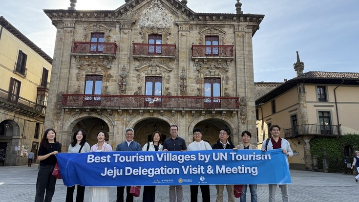 Hego Koreako ordezkaritza batek Oñati bisitatu du turismo jasangarriaren eredua ezagutzeko