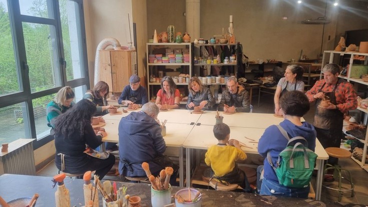 Ikasturtea bukatuta, 10. urteurrenari begira dago Buztin Ate elkartea