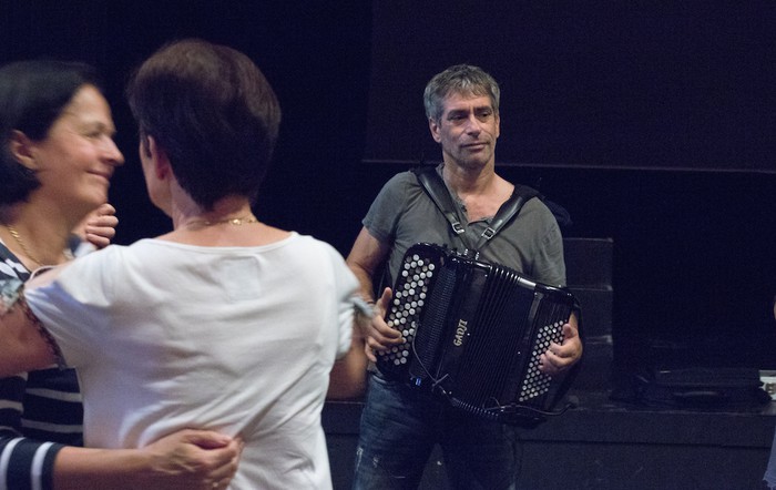 Jendea gustura Gerard Godon soinujole frantziarrarekin domekan egindako Herrixa Dantzan saioarekin - 3