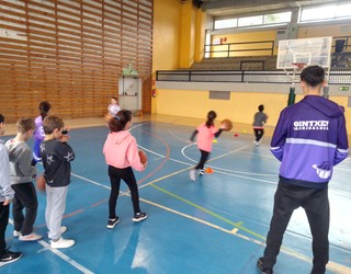 Saskibaloia eta erraketa kirolak larunbatean!