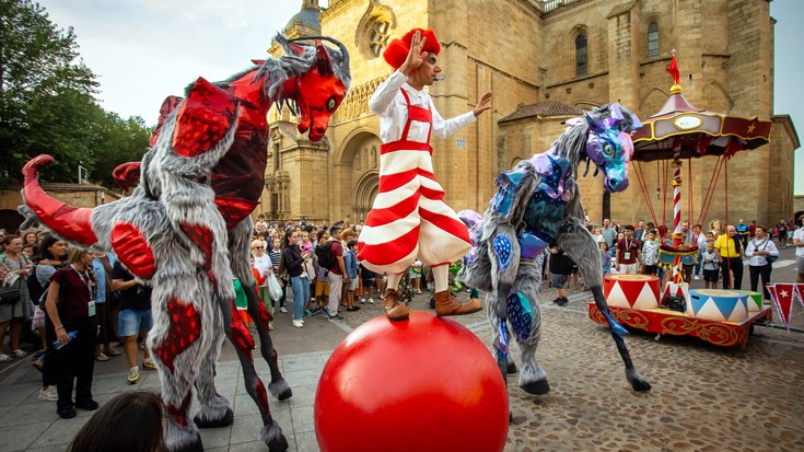 Zirku ibiltaria, haurrendako tailerrak eta gospel ikuskizuna urtea amaitzeko, Ibai-Arteren eskutik