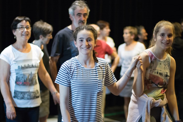 Jendea gustura Gerard Godon soinujole frantziarrarekin domekan egindako Herrixa Dantzan saioarekin - 7