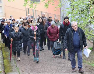 Gurutze-bidea apirilaren 3an Portaloitik Santa Barbarara, fededun arrasatearrentzat