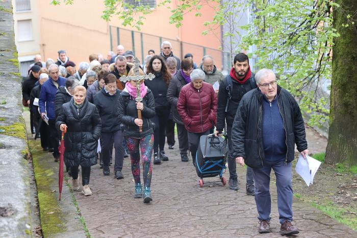 Gurutze-bidea apirilaren 3an Portaloitik Santa Barbarara, fededun arrasatearrentzat