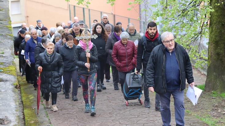 Gurutze-bidea apirilaren 3an Portaloitik Santa Barbarara, fededun arrasatearrentzat