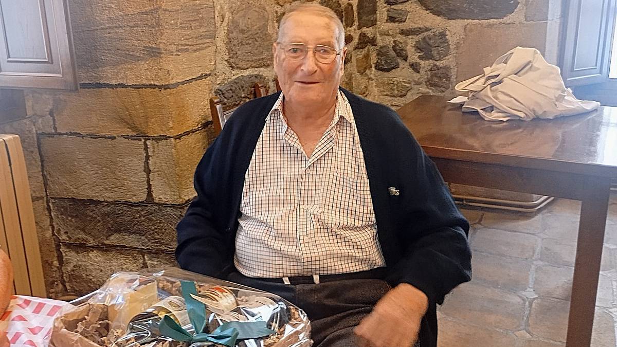 Azken agurra egin diote Juan Maria Makazaga 'Pequeño'-ri