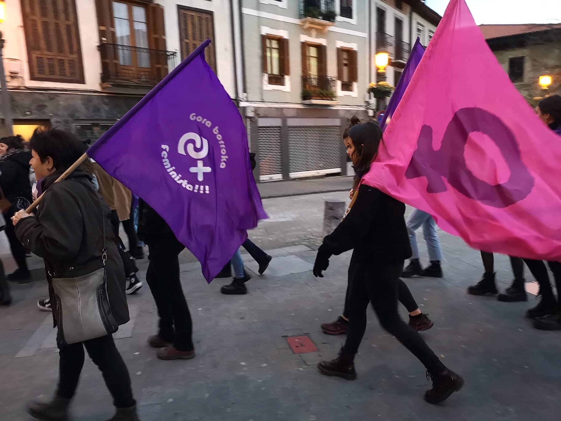 Martxoaren 8an kalera irteteko dei egin dute feministek eta Udalak