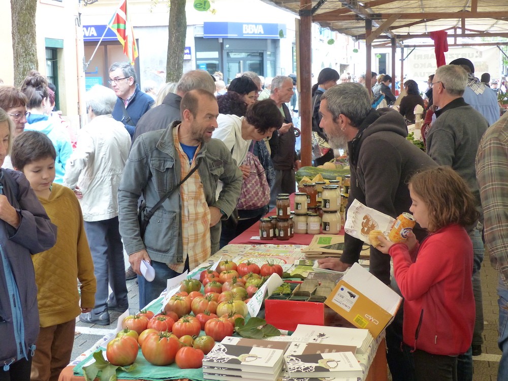 Sanmigeletako azoka, bertako produktuz betea