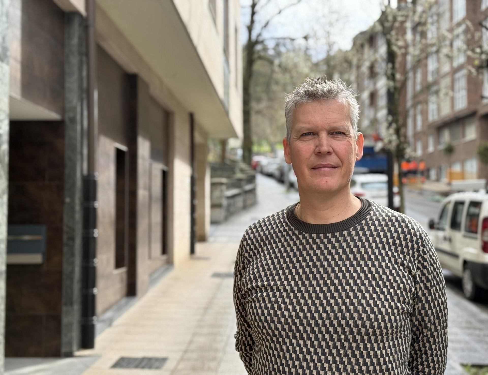 Yves Roos: "Kanpotik datozenei euskara ikastea gomendatuko nieke"