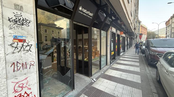 Lapurretan egin dute, bigarrenez, Arrasateko Otalora kaleko Naturhash dendan