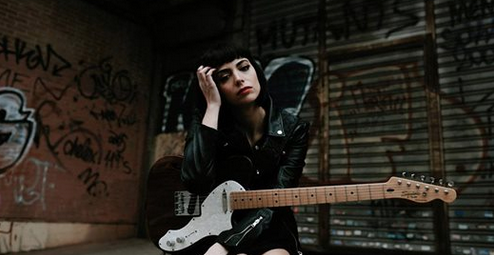 Nat Simons abeslariaren musikaz gozatzeko aukera