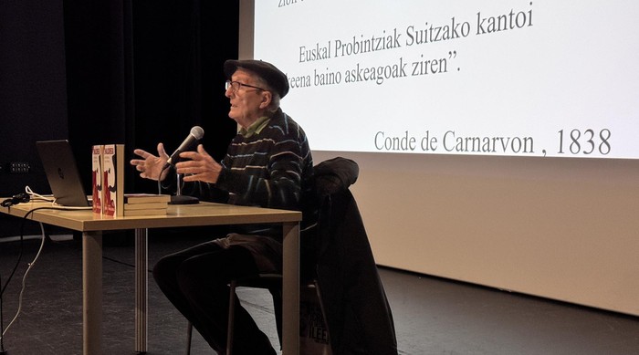 Jose Mari Esparzaren liburu aurkezpenarekin bukatu dira IzanGogoGara jardunaldiak