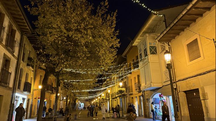 Gabonetako argiek eta merkatarien spotak herria piztuta, abendua ekintzaz beteta dator