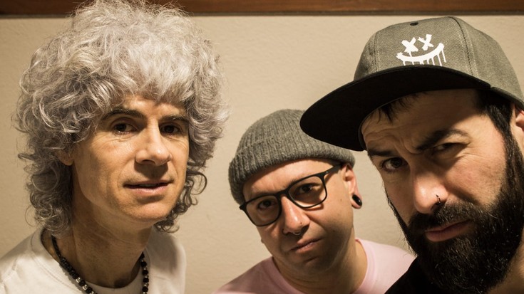 "Lozorroan dagoen gizartea esnatzeko", Hiru Haundiak taldearen 'Hamaika arrazoi'