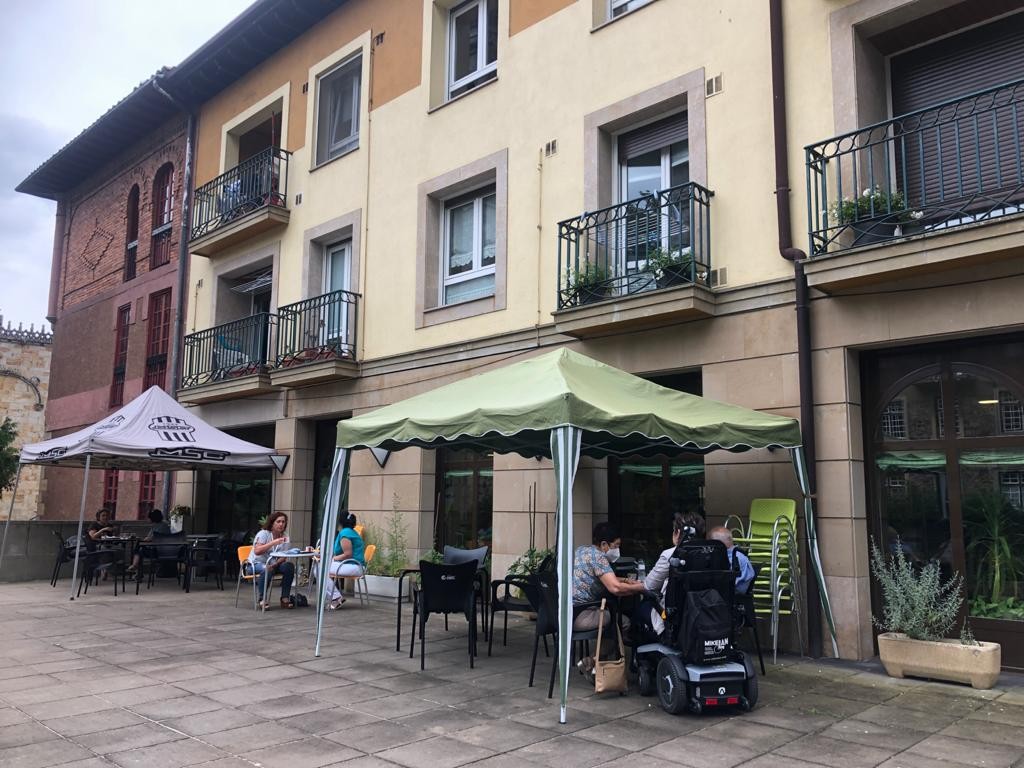 Kafe tertulien hitzorduak jarraipena izango dute