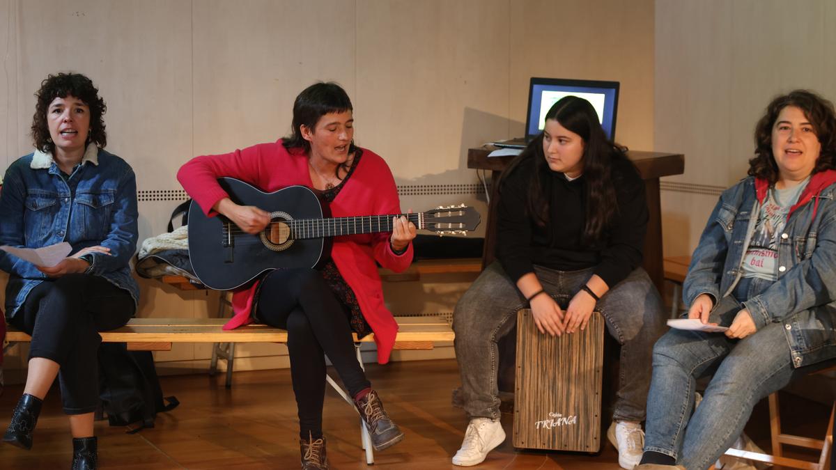 Indarkeria matxistaren kontra, musika eta hitzak