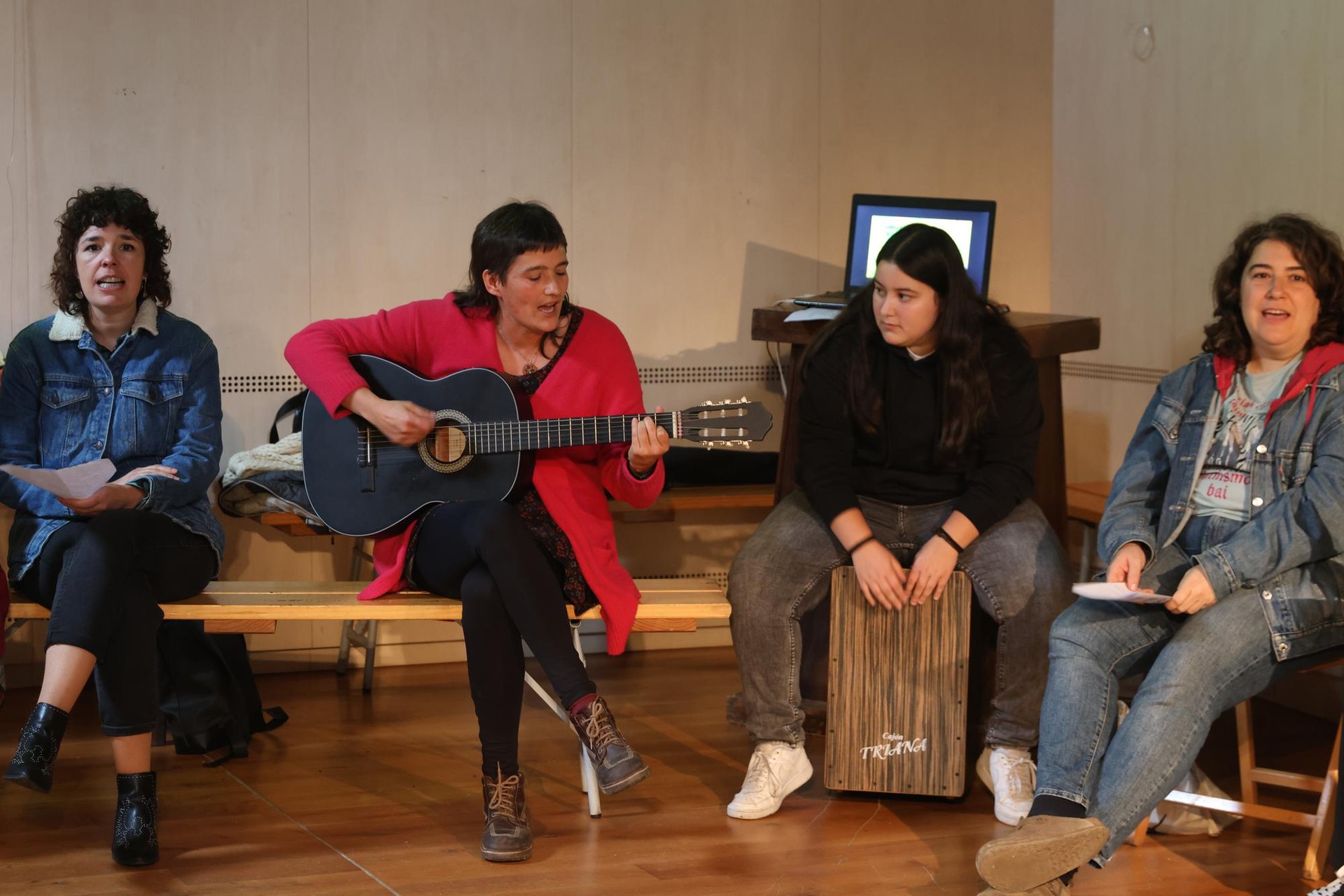 Indarkeria matxistaren kontra, musika eta hitzak