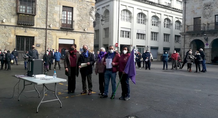 Martxanteren "omenaldi txikia" pentsiodunei: "Zuen borroka gurea ere bada"