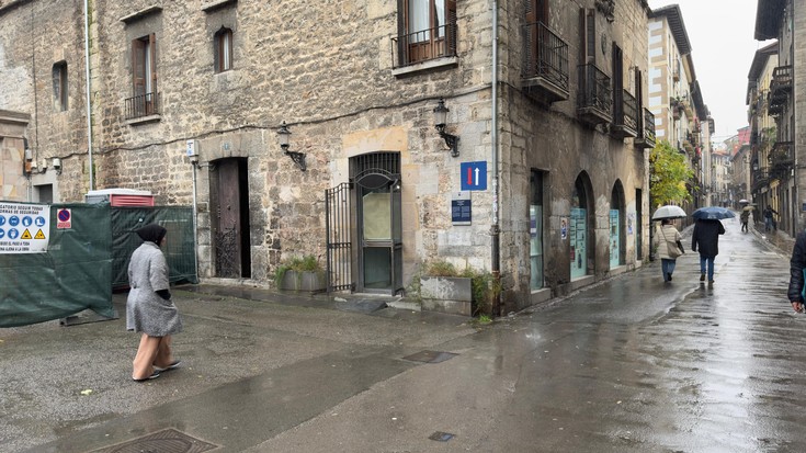 Gizarte Zerbitzu berriak apirilean martxan nahi dituzte, San Martin plazako Biltoki zaharrean