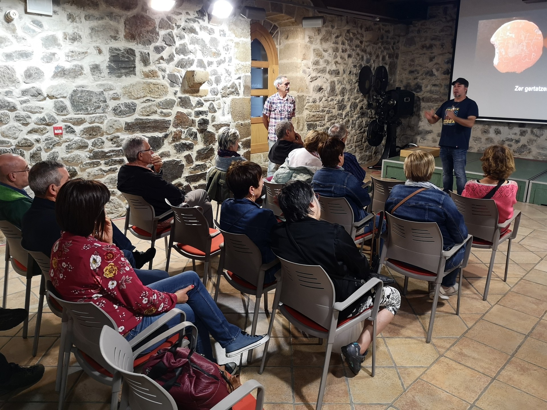 Iruña-Veleia aztarnategia aztergai izan dute