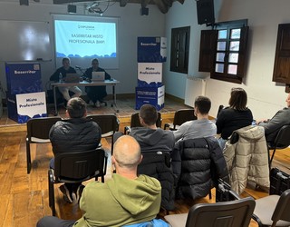 Lehen sektoreko lana beste jarduera profesional batekin uztartzea ahalbidetzen