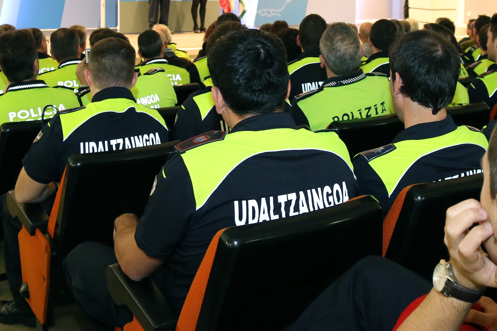 Udaltzainak kontratatzeko deialdi bateratuaren aurka