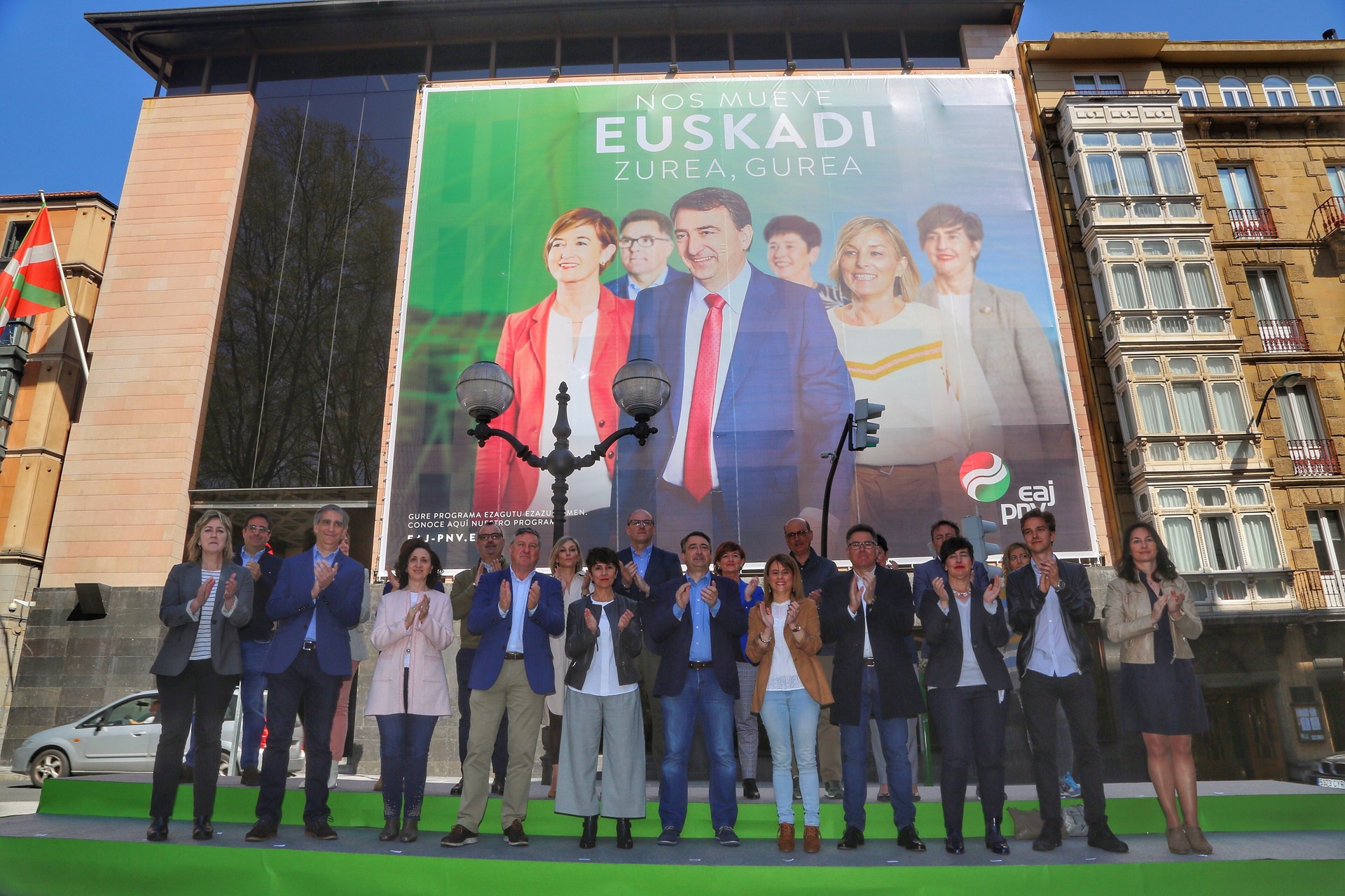 Madrilen Euskadiren defentsa bermatzeko proposatuko dituen 27 emakume eta gizonak aurkeztu ditu gaur EAJ-PNVk