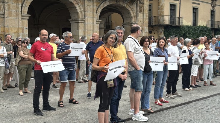 "Euskarak behar duen justizia, lege-babesa eta arnasa" aldarrikatu dute plazaz plaza