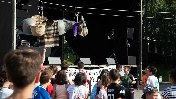 Iritsi da Astotrasto eta hasi dituzte jaiak Trianan