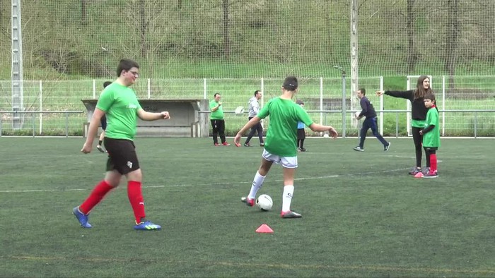 Futbol egokituko topaketa, Arrasaten