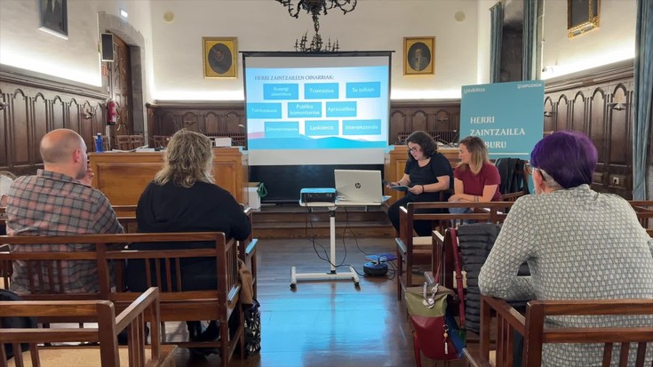 'Herri zaintza helburu. Eraldaketarako gakoak" liburuxka aurkeztu dute