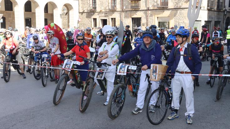 Mozorroak eta bizikletak uztartuta Pello Garitanoren omenez