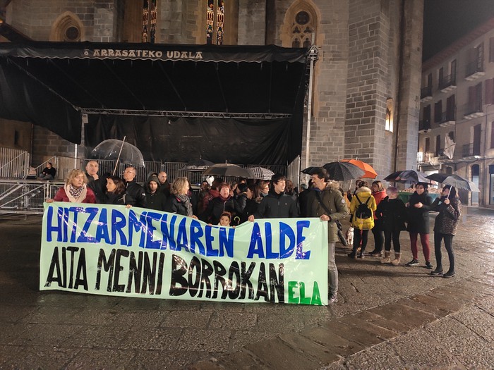 Aita Menniko langileek "hitzarmenaren alde borrokan" jarraitzen dute