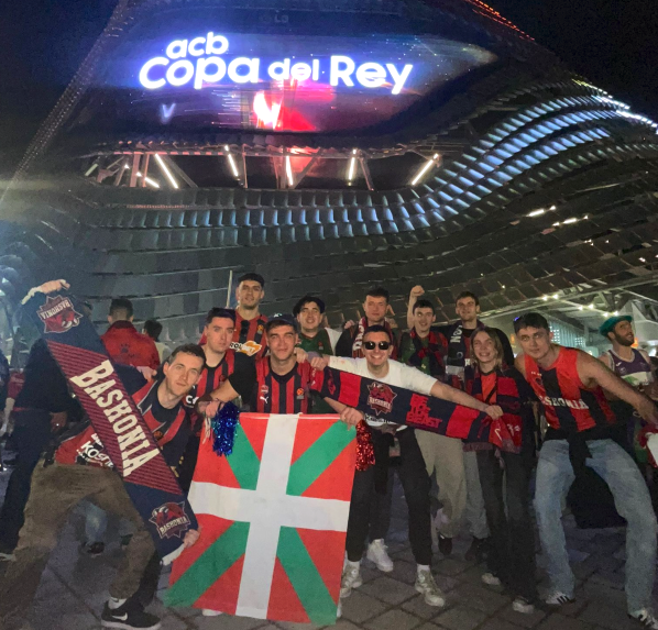 Julen Olaizola: "Azaroan antolatu genuen Errege Kopa ikusteko bidaia; ospakizuna izugarria izan zen"