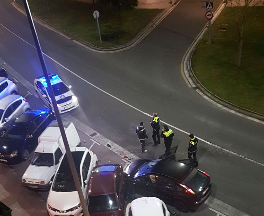 Bart auto batek aparkatuta zeuden hainbat autoren kontra jo zuen Arrasaten