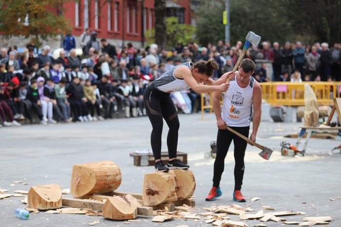 Aurtengo santamasetan ere ez da faltako Zaldibarko herri kirol erakustaldia