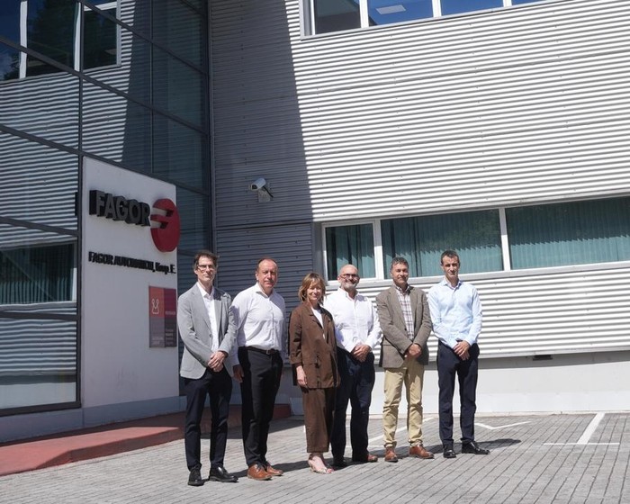 Eider Mendoza diputatu nagusiak Fagor Automationen instalazioak bisitatu ditu