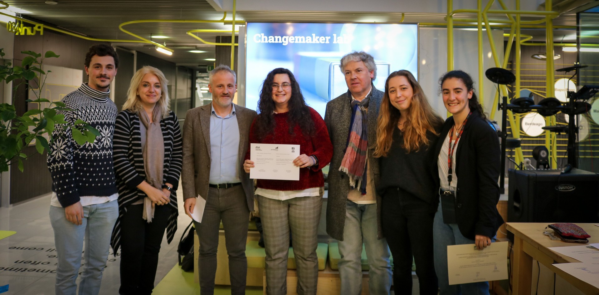 Jatekoak trukatu eta hondakinak murrizteko aplikazioarendako 'ChangeMaker Lab' saria